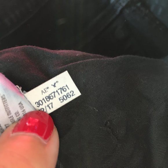 American Eagle Shortie‎ Shorts Black Embroidered Floral Denim Jeans Women - Picture 6 of 6